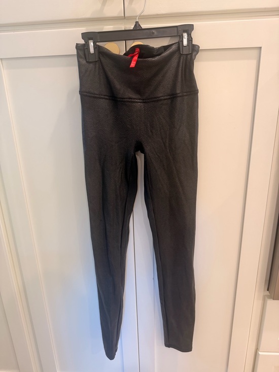 SPANX Pants - SPANX Black Textured Faux-Leather Leggings! EUC! Medium